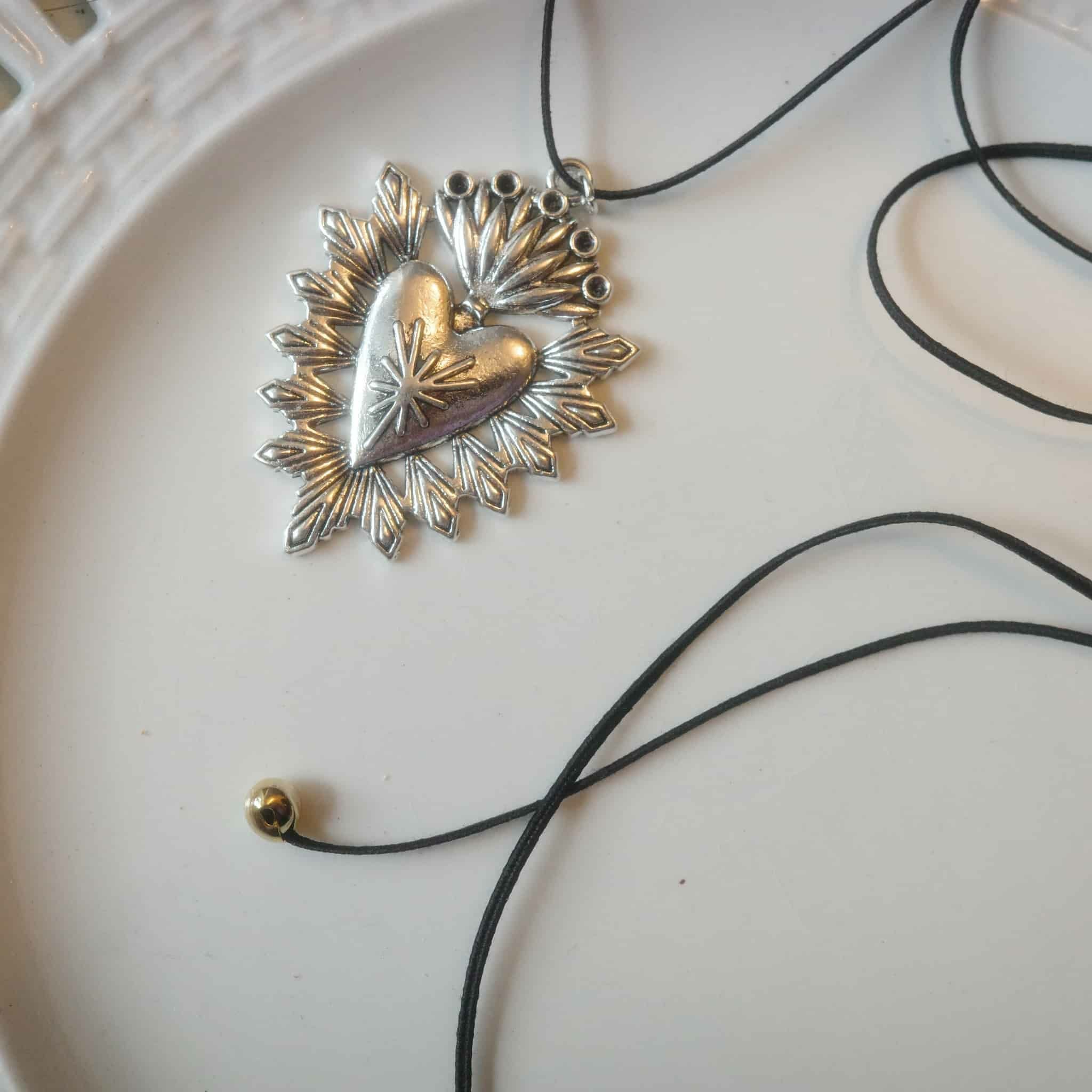 silk Heart choker | rippmonster